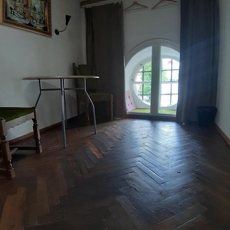 Artrooms -Round Windows Rynok Sq إلفيف المظهر الخارجي الصورة