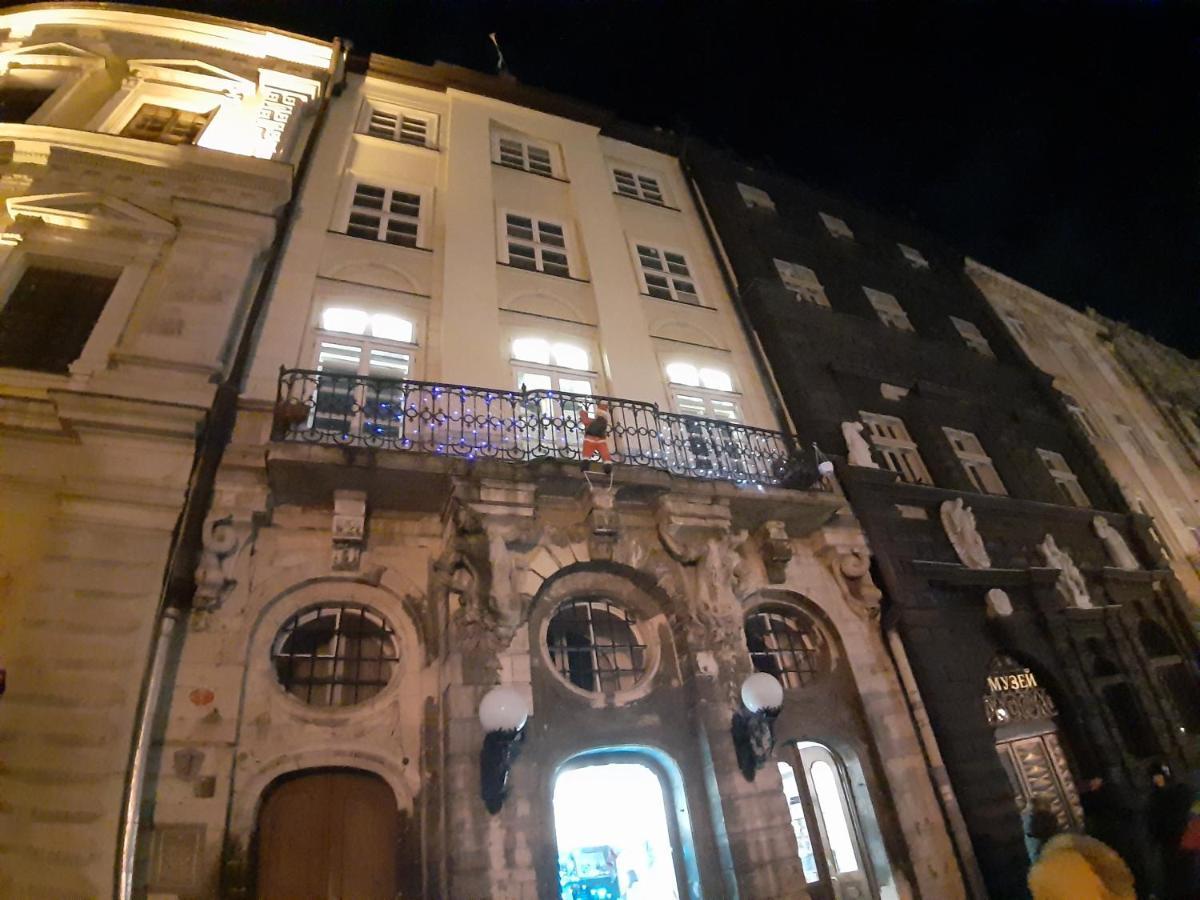 Artrooms -Round Windows Rynok Sq إلفيف المظهر الخارجي الصورة