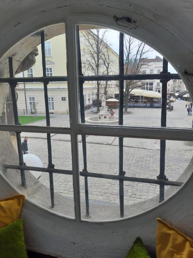 Artrooms -Round Windows Rynok Sq إلفيف المظهر الخارجي الصورة
