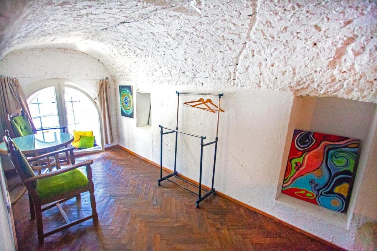 Artrooms -Round Windows Rynok Sq إلفيف المظهر الخارجي الصورة
