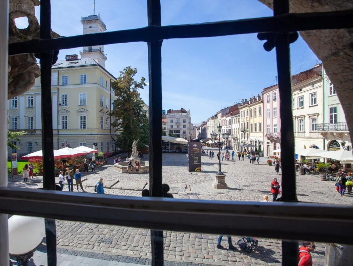 Artrooms -Round Windows Rynok Sq إلفيف المظهر الخارجي الصورة