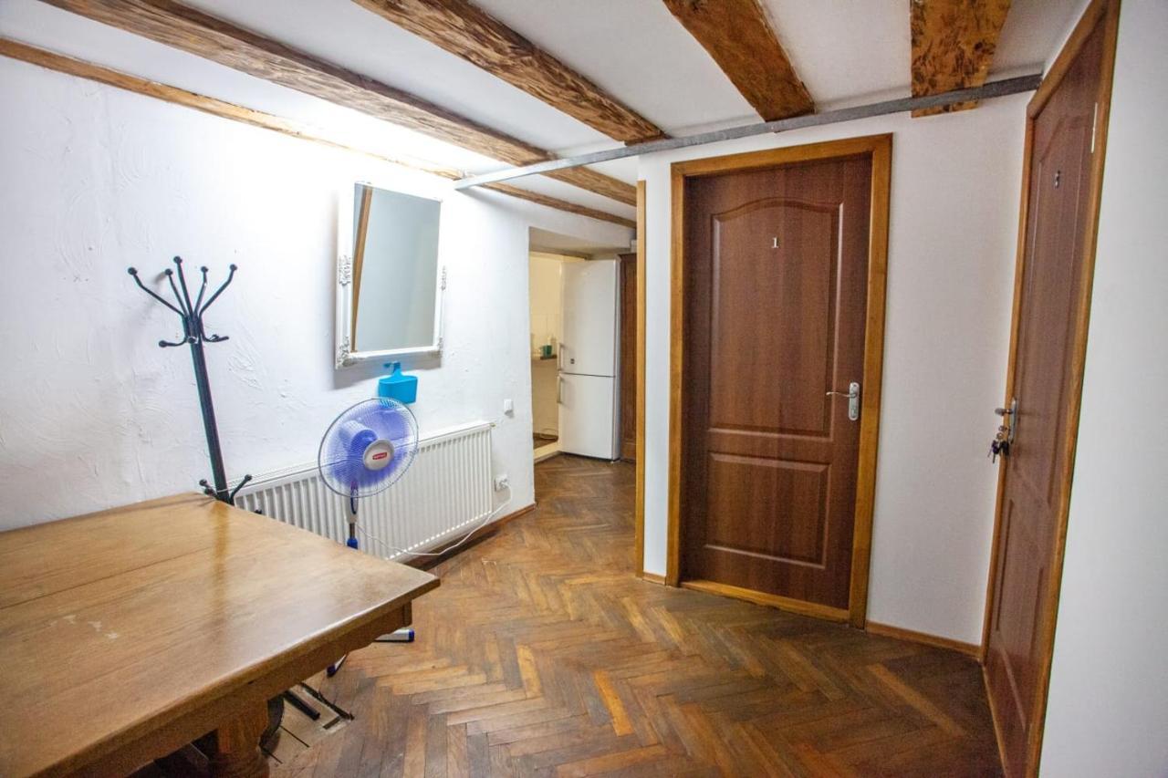 Artrooms -Round Windows Rynok Sq إلفيف المظهر الخارجي الصورة