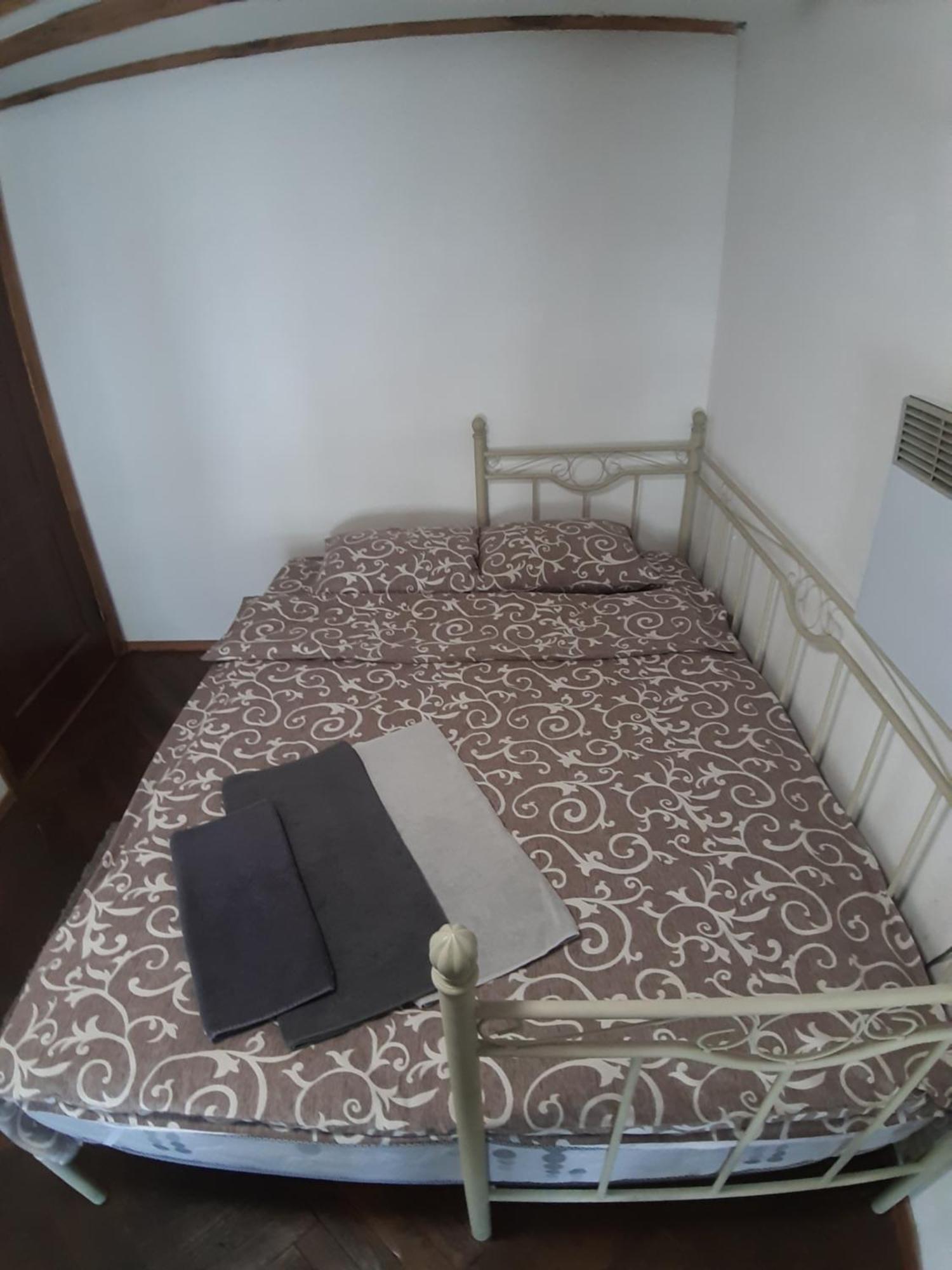 Artrooms -Round Windows Rynok Sq إلفيف المظهر الخارجي الصورة