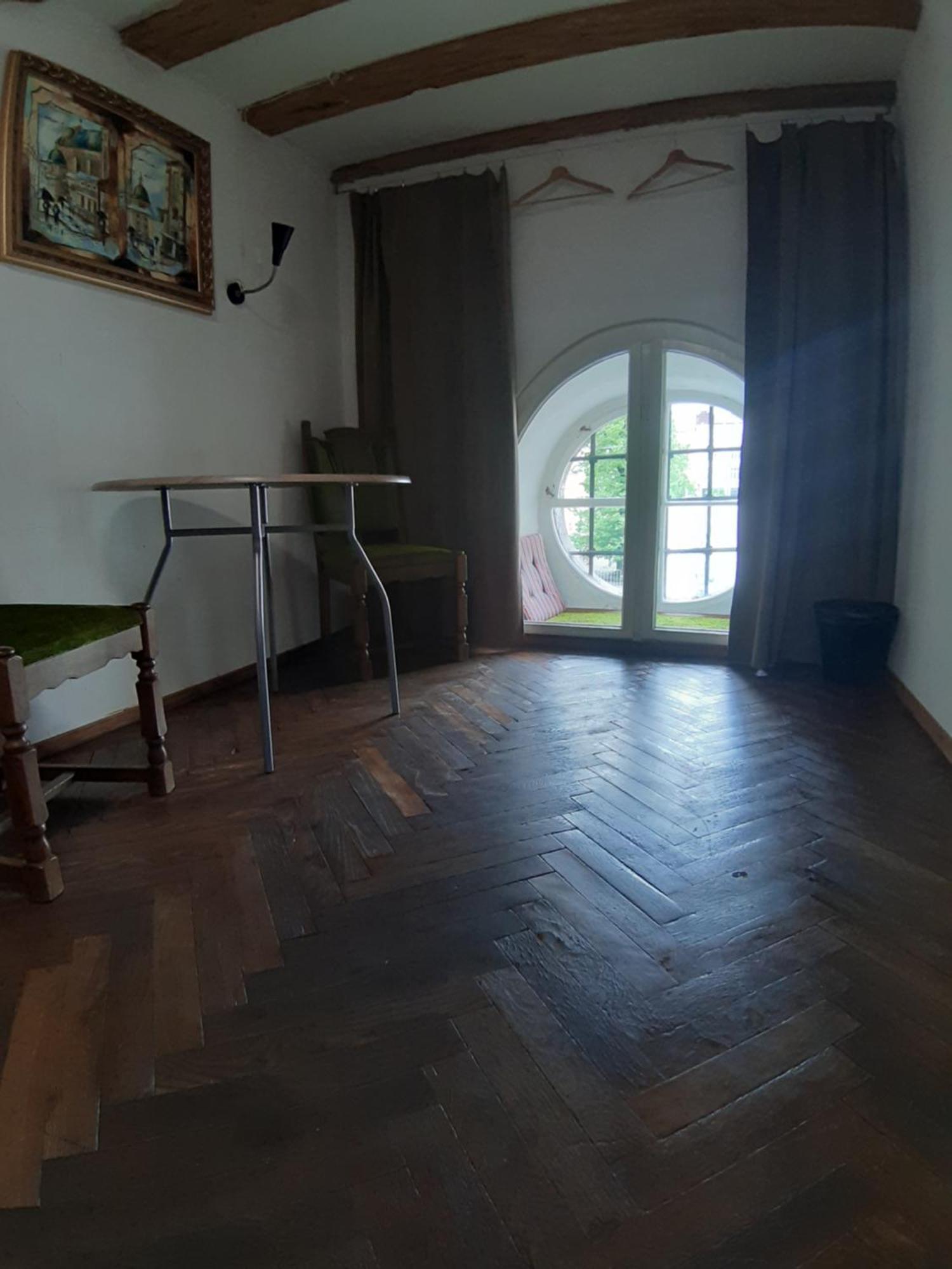 Artrooms -Round Windows Rynok Sq إلفيف المظهر الخارجي الصورة