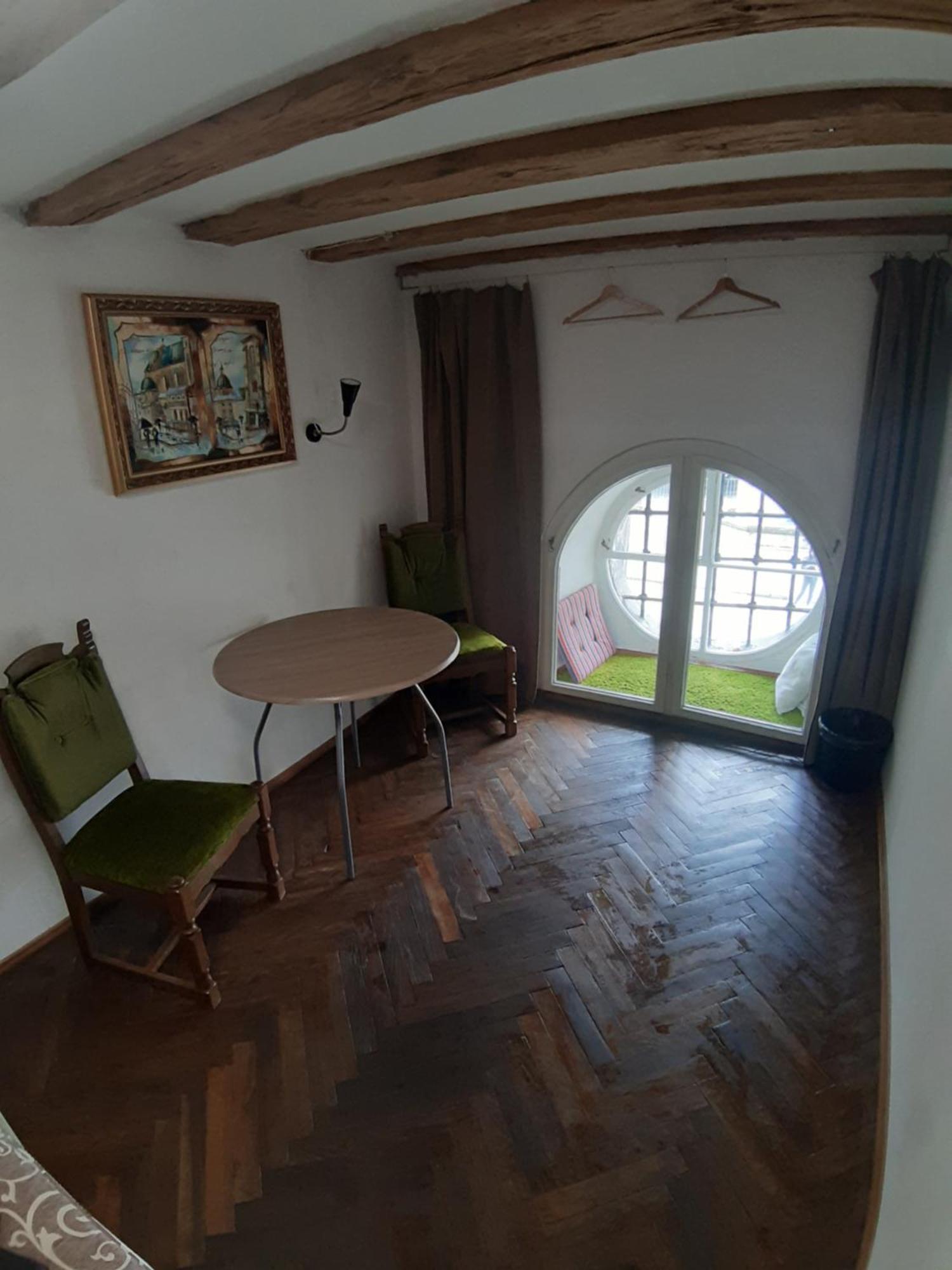 Artrooms -Round Windows Rynok Sq إلفيف المظهر الخارجي الصورة